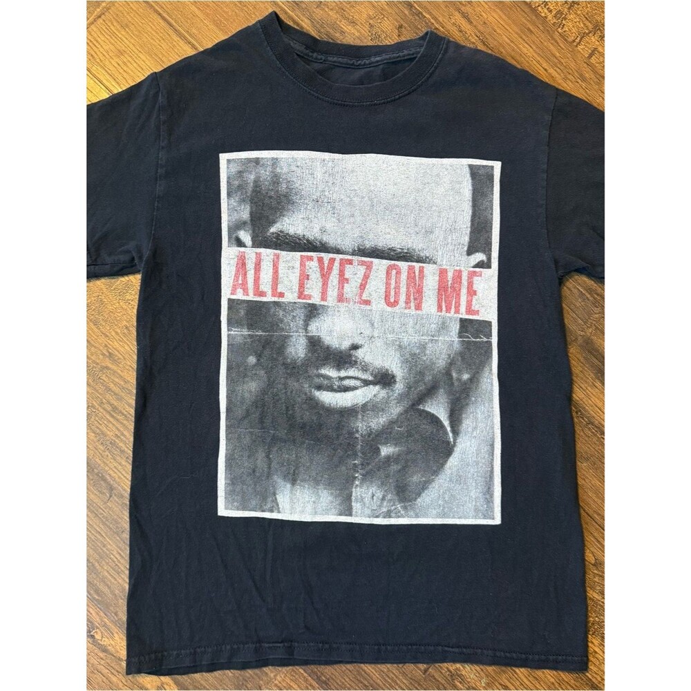 Black 2 Pac ALL EYEZ ON ME' Red Graphic